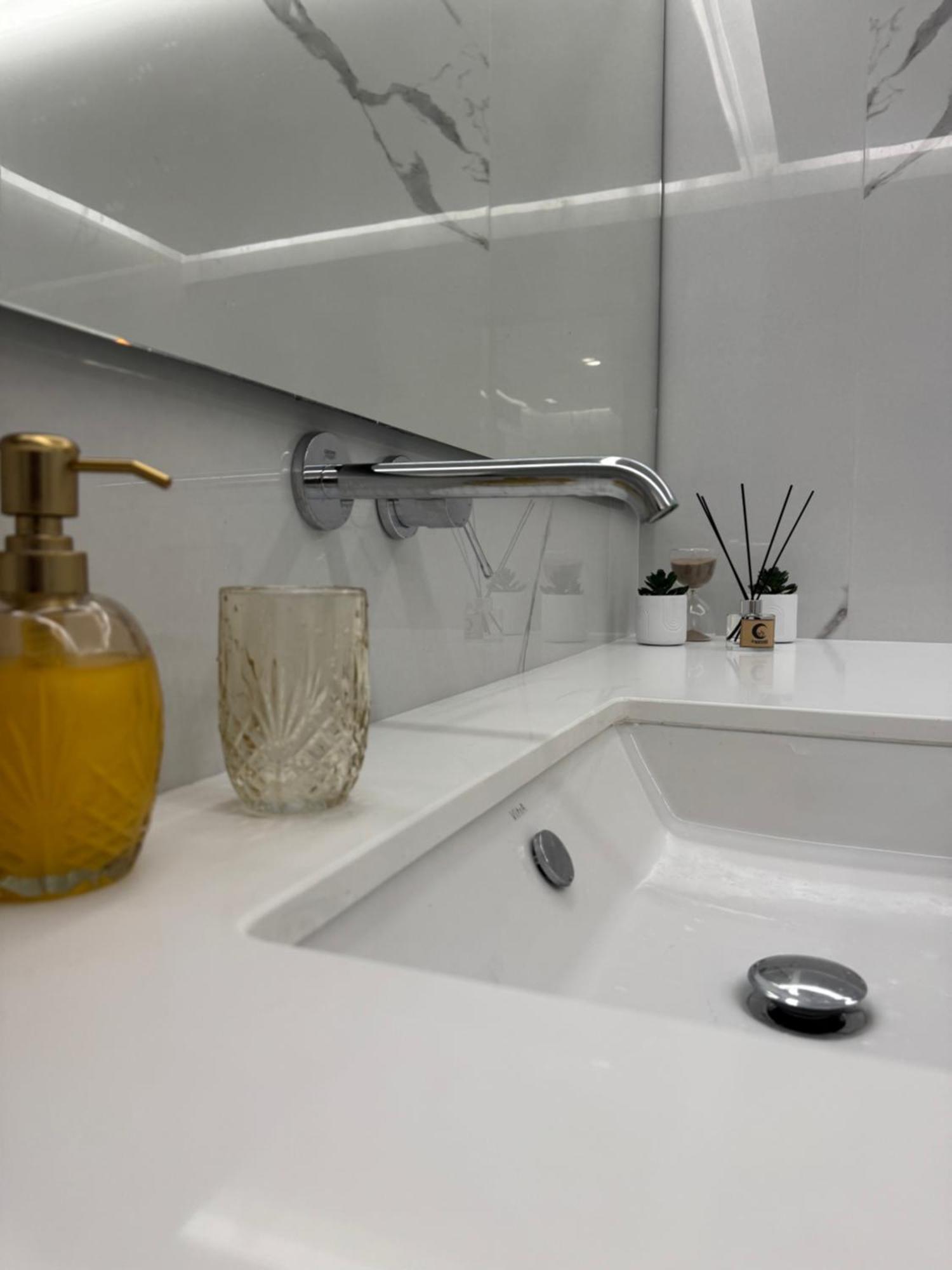 Modern Minimal Apartment 이라피트라 외부 사진